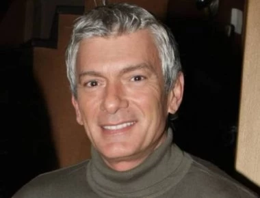 Ο Ερρίκος Πετιλόν «παλεύει» με τους «δαίμονές» του στο Ψυχιατρείο